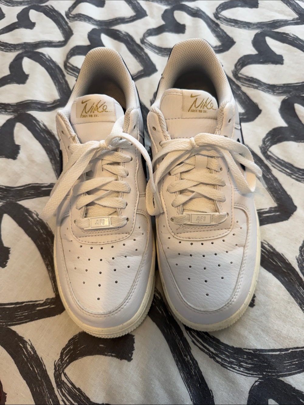 Nike Men’s Low-Top Sneakers in White with Gold Accents
